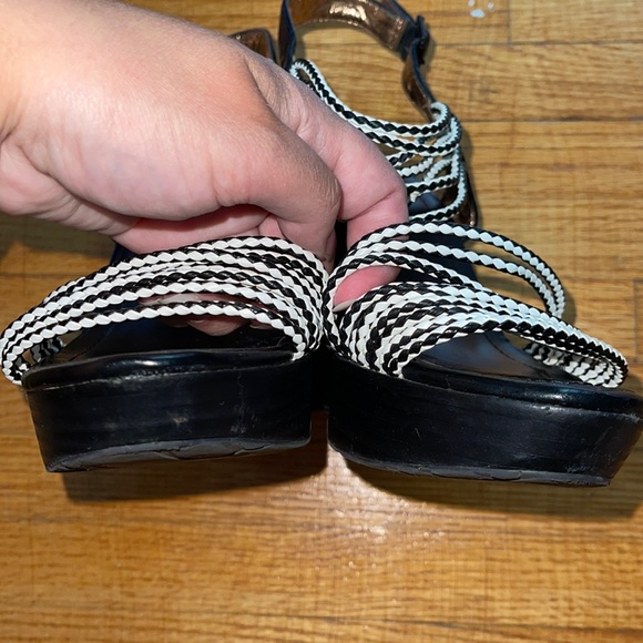 BCBGeneration Black & White Wedges - Picture 11 of 12